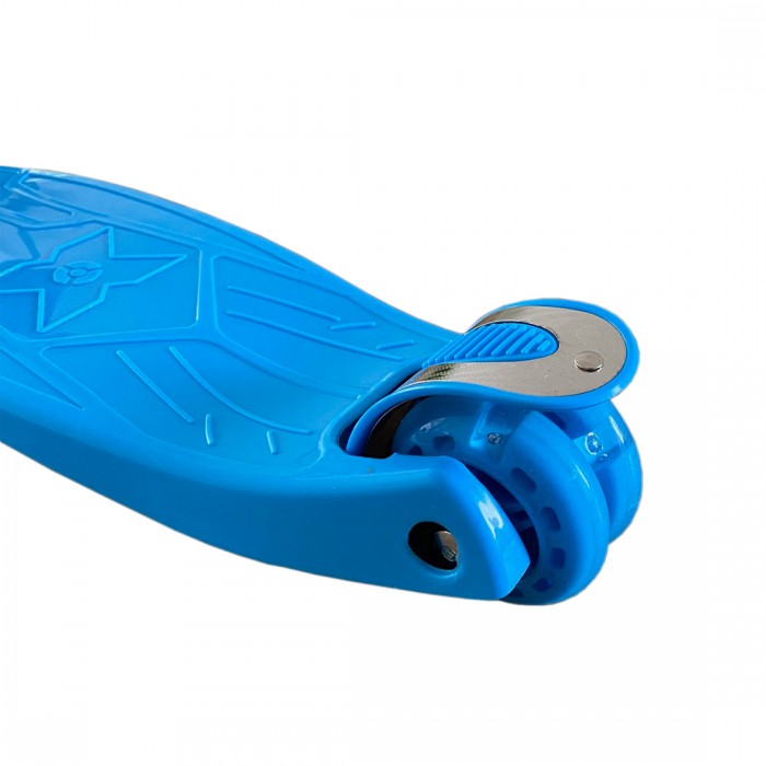 DeBlock kinderstep met 3 lichtgevende wielen - 3 jaar - verstelbaar stuur - voetrem - blauw DeBlock kinderstep met 3 lichtgevende wielen - 3 jaar - verstelbaar stuur - voetrem - blauw