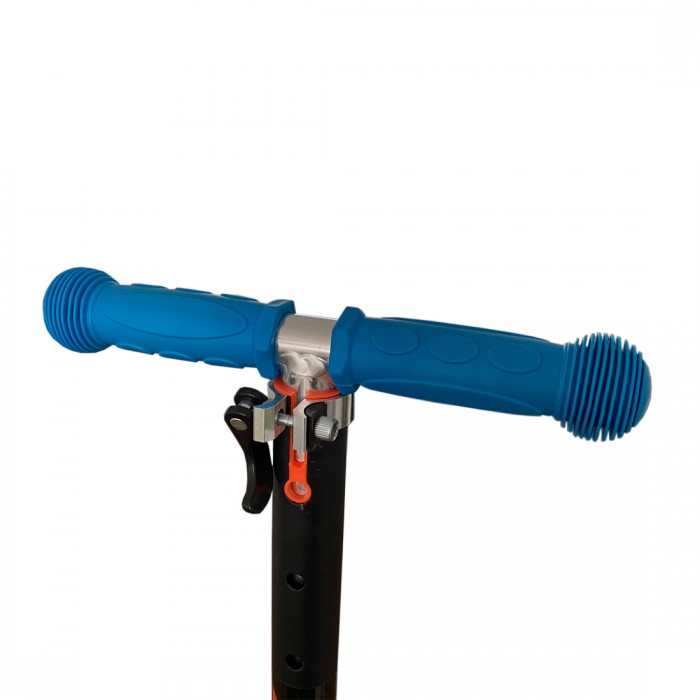 DeBlock kinderstep met 3 lichtgevende wielen - 3 jaar - verstelbaar stuur - voetrem - blauw DeBlock kinderstep met 3 lichtgevende wielen - 3 jaar - verstelbaar stuur - voetrem - blauw