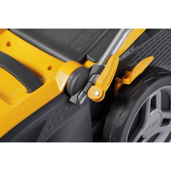 grasmaaier SLM 540 AE accu 48V 860W 128 cm geel/grijs grasmaaier SLM 540 AE accu 48V 860W 128 cm geel/grijs
