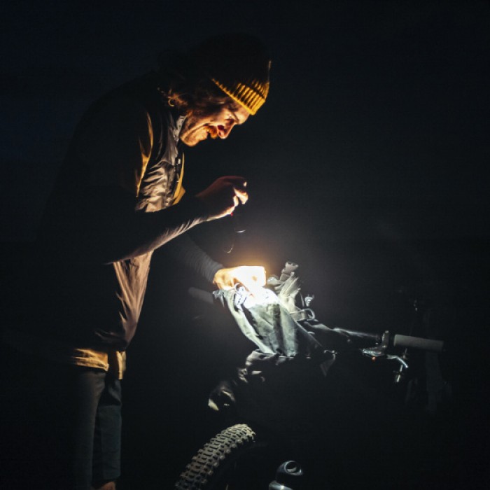 Knog zaklamp PWR led oplaadbaar 900 lumen 13,7 cm zwart Knog zaklamp PWR led oplaadbaar 900 lumen 13,7 cm zwart